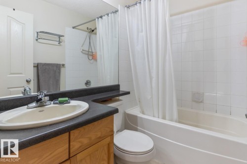 430 16311 95 Street, Edmonton, AB - Indoor Photo Showing Bathroom