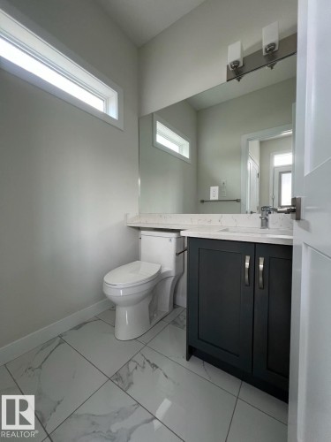 10574 62 Avenue, Edmonton, AB - Indoor Photo Showing Bathroom