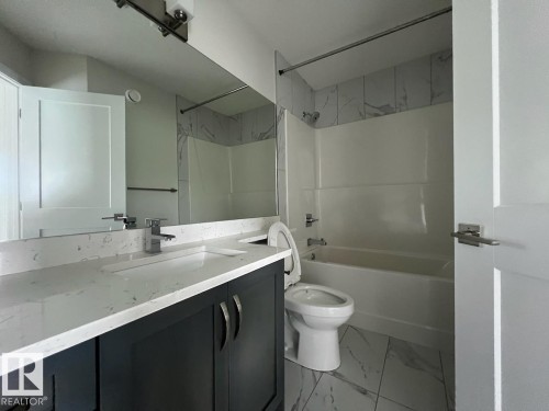 10574 62 Avenue, Edmonton, AB - Indoor Photo Showing Bathroom