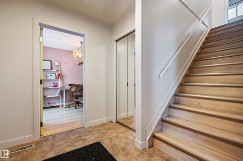 624 Henderson Street, Edmonton, AB - Indoor Photo Showing Other Room