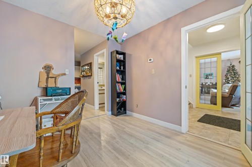 624 Henderson Street, Edmonton, AB - Indoor