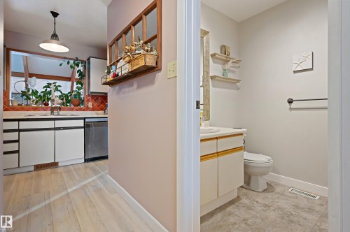 624 Henderson Street, Edmonton, AB - Indoor Photo Showing Bathroom