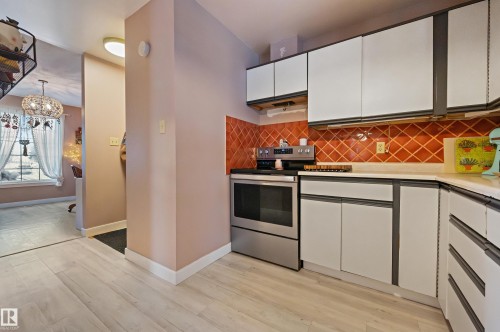 624 Henderson Street, Edmonton, AB - Indoor Photo Showing Kitchen