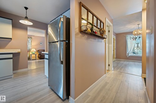 624 Henderson Street, Edmonton, AB - Indoor