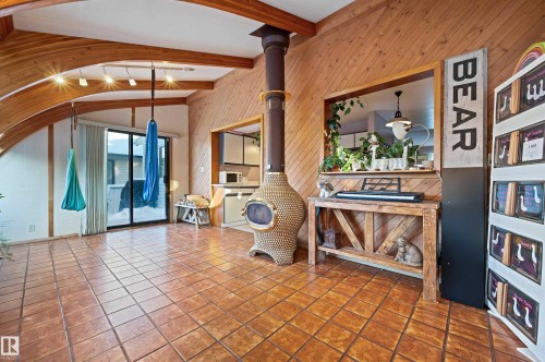 624 Henderson Street, Edmonton, AB - Indoor Photo Showing Other Room