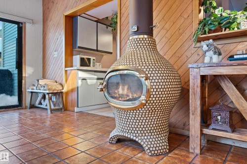 624 Henderson Street, Edmonton, AB - Indoor Photo Showing Other Room