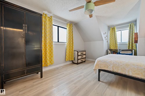 624 Henderson Street, Edmonton, AB - Indoor Photo Showing Bedroom