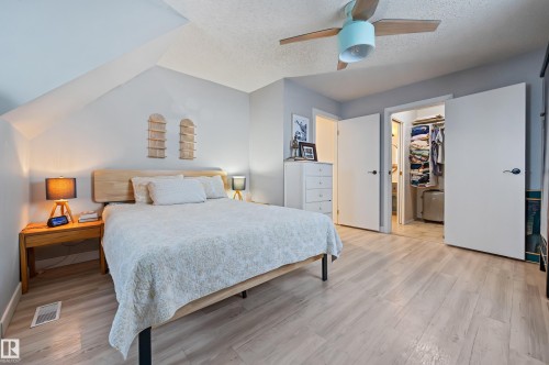 624 Henderson Street, Edmonton, AB - Indoor Photo Showing Bedroom