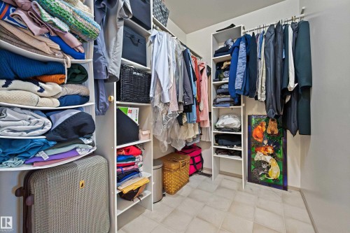 624 Henderson Street, Edmonton, AB - Indoor With Storage