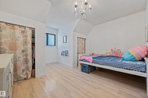 624 Henderson Street, Edmonton, AB - Indoor