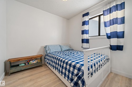 624 Henderson Street, Edmonton, AB - Indoor Photo Showing Bedroom