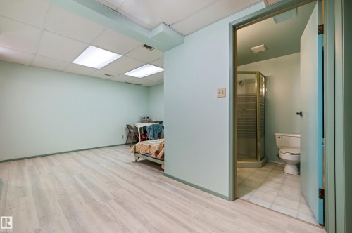 624 Henderson Street, Edmonton, AB - Indoor