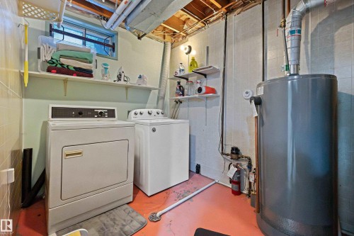 624 Henderson Street, Edmonton, AB - Indoor Photo Showing Laundry Room
