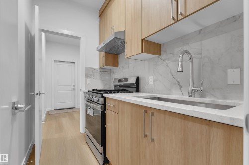 28 Norwyck Way, Spruce Grove, AB - Indoor Photo Showing Kitchen With Upgraded Kitchen