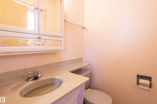 6411 149 Avenue, Edmonton, AB - Indoor Photo Showing Bathroom