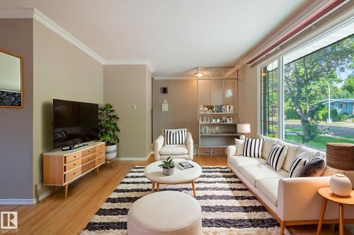 6411 149 Avenue, Edmonton, AB - Indoor Photo Showing Living Room