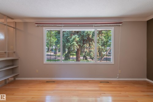 6411 149 Avenue, Edmonton, AB - Indoor Photo Showing Other Room