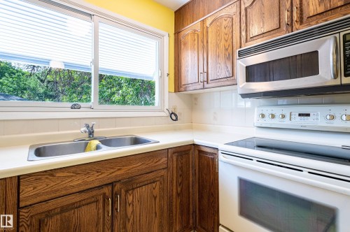 6411 149 Avenue, Edmonton, AB - Indoor Photo Showing Kitchen With Double Sink