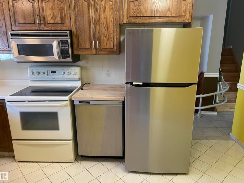 6411 149 Avenue, Edmonton, AB - Indoor Photo Showing Kitchen