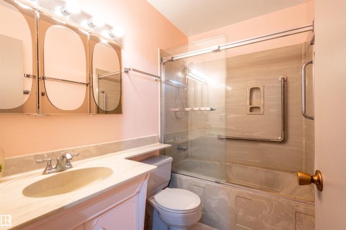 6411 149 Avenue, Edmonton, AB - Indoor Photo Showing Bathroom