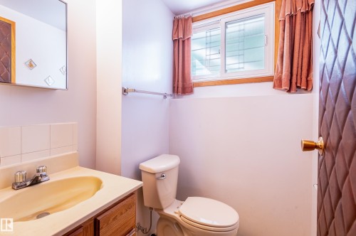 6411 149 Avenue, Edmonton, AB - Indoor Photo Showing Bathroom