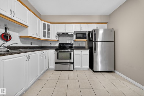 80 2505 42 Street, Edmonton, AB - Indoor Photo Showing Kitchen