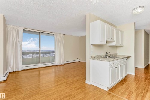 1711 10883 Saskatchewan Drive, Edmonton, AB - Indoor Photo Showing Kitchen