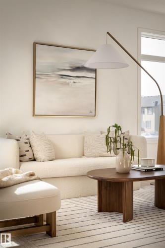 2133 Crossbill Lane, Edmonton, AB - Indoor Photo Showing Living Room