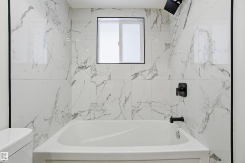 5711 95 Avenue, Edmonton, AB - Indoor Photo Showing Bathroom