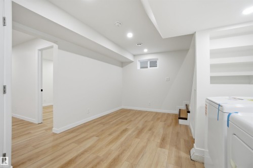 5711 95 Avenue, Edmonton, AB - Indoor Photo Showing Other Room