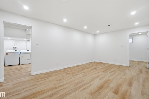 5711 95 Avenue, Edmonton, AB - Indoor Photo Showing Other Room