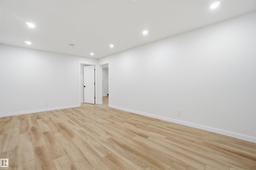 5711 95 Avenue, Edmonton, AB - Indoor Photo Showing Other Room