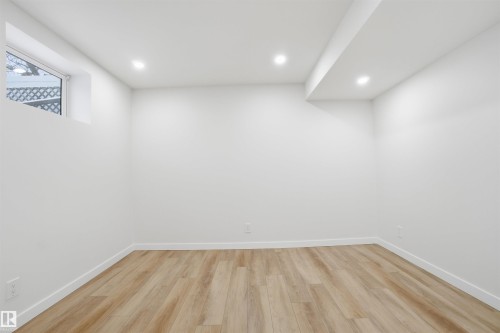 5711 95 Avenue, Edmonton, AB - Indoor Photo Showing Other Room