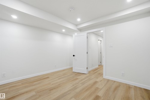 5711 95 Avenue, Edmonton, AB - Indoor Photo Showing Other Room
