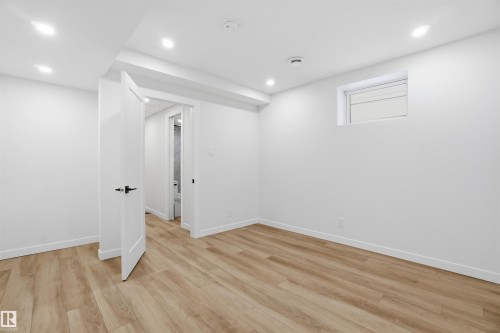 5711 95 Avenue, Edmonton, AB - Indoor