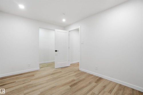 5711 95 Avenue, Edmonton, AB - Indoor Photo Showing Other Room