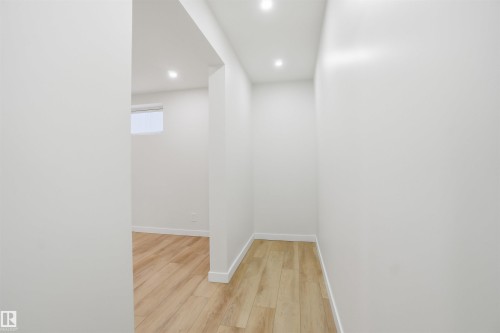 5711 95 Avenue, Edmonton, AB - Indoor Photo Showing Other Room