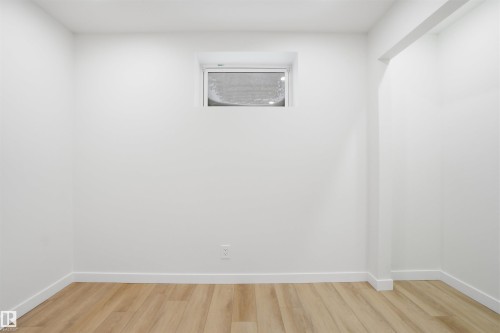 5711 95 Avenue, Edmonton, AB - Indoor Photo Showing Other Room