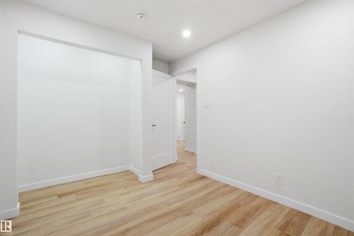 5711 95 Avenue, Edmonton, AB - Indoor Photo Showing Other Room