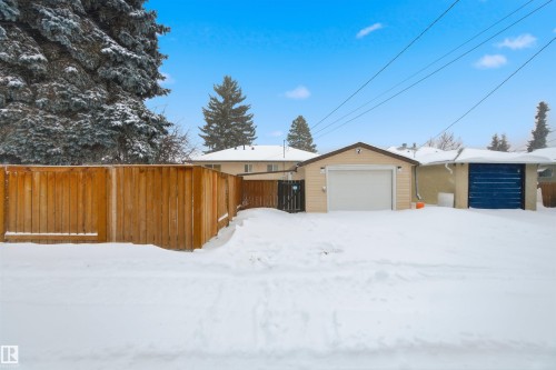 Yard covered in snow with a garage - 5711 95 Avenue, Edmonton, AB - Outdoor