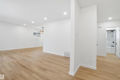 5711 95 Avenue, Edmonton, AB - Indoor