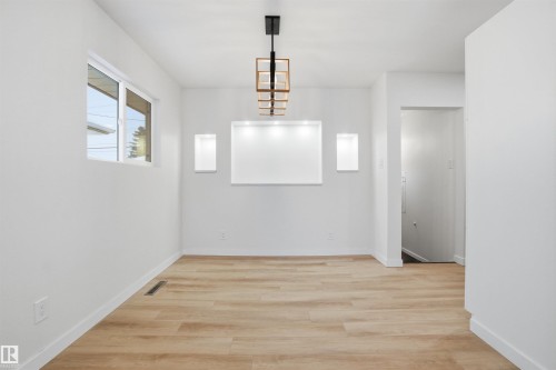 5711 95 Avenue, Edmonton, AB - Indoor Photo Showing Other Room
