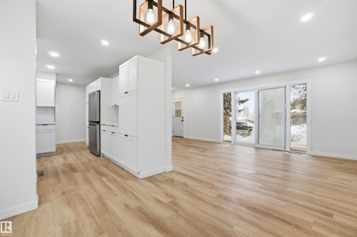 5711 95 Avenue, Edmonton, AB - Indoor Photo Showing Other Room