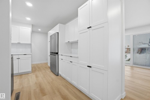 5711 95 Avenue, Edmonton, AB - Indoor Photo Showing Kitchen