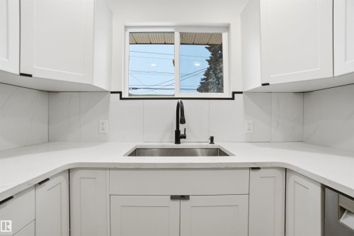 5711 95 Avenue, Edmonton, AB - Indoor Photo Showing Kitchen