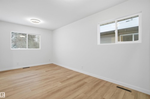 5711 95 Avenue, Edmonton, AB - Indoor Photo Showing Other Room