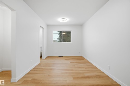 5711 95 Avenue, Edmonton, AB - Indoor Photo Showing Other Room