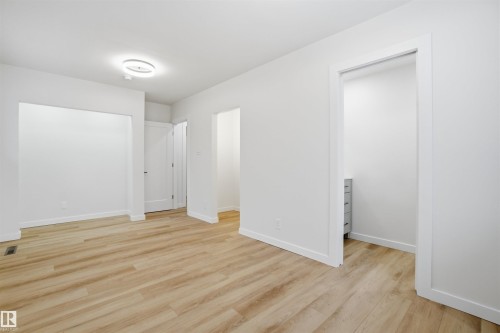 5711 95 Avenue, Edmonton, AB - Indoor Photo Showing Other Room