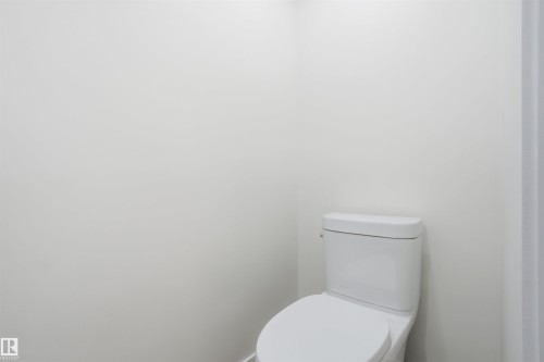 5711 95 Avenue, Edmonton, AB - Indoor Photo Showing Bathroom