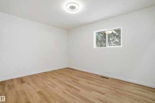 5711 95 Avenue, Edmonton, AB - Indoor Photo Showing Other Room